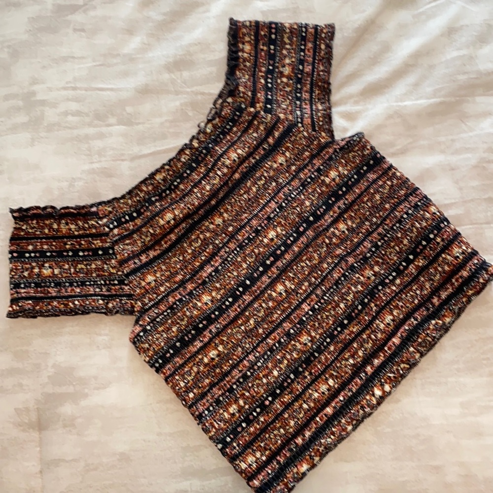 Women’s off-the-shoulder crop